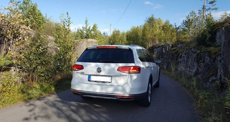 Volkswagen Passat cena 69000 przebieg: 208000, rok produkcji 2016 z Mława małe 137
